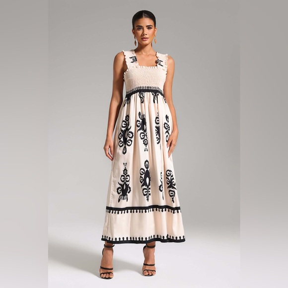 Dresses & Skirts - NWOT Square Neck Smocked Pattern Maxi Dress Sz M